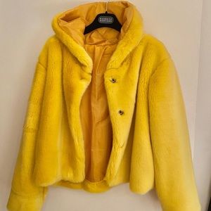 Yellow with hoodie and pockets
Made in Italy bought in Paris BEST OFFER